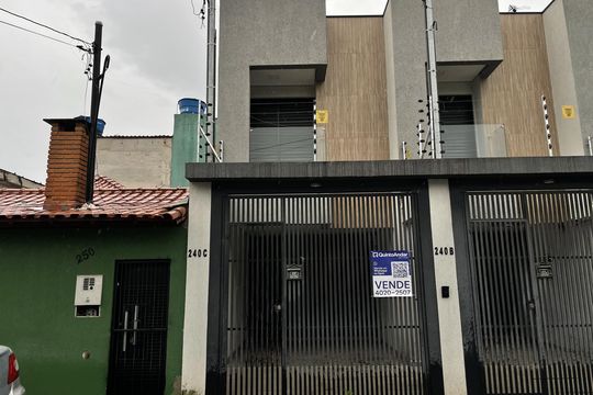 Fachada+Placa de casa à venda com 2 quartos, 73m² em Parque Paulistano, São Paulo