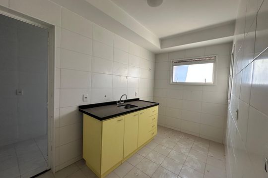 Cozinha de apartamento à venda com 3 quartos, 107m² em Empresarial 18 do Forte, Barueri