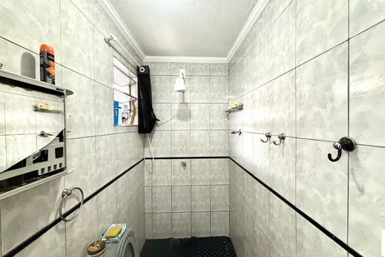 Banheiro de casa à venda com 5 quartos, 160m² em Jardim Eliane, São Paulo