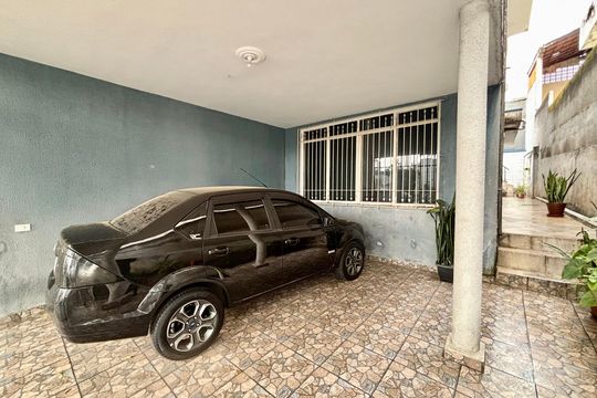 Garagem de casa à venda com 5 quartos, 160m² em Jardim Eliane, São Paulo