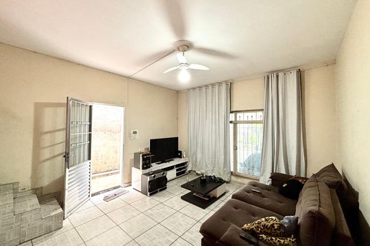 Sala de casa à venda com 5 quartos, 160m² em Jardim Eliane, São Paulo
