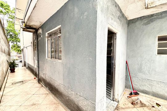Corredor de casa à venda com 5 quartos, 160m² em Jardim Eliane, São Paulo