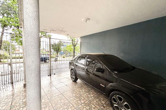 Garagem de casa à venda com 5 quartos, 160m² em Jardim Eliane, São Paulo