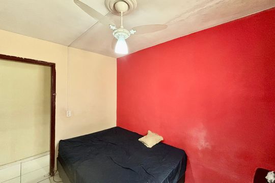 Quarto 2 de casa à venda com 5 quartos, 160m² em Jardim Eliane, São Paulo