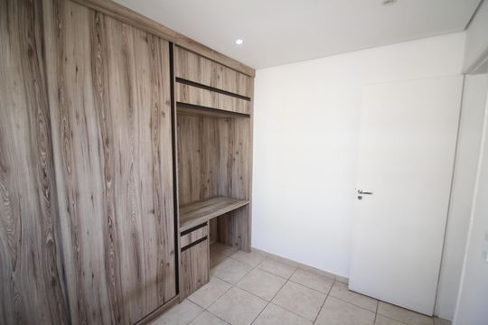 Quarto 1 de apartamento para alugar com 2 quartos, 52m² em Camargos, Belo Horizonte