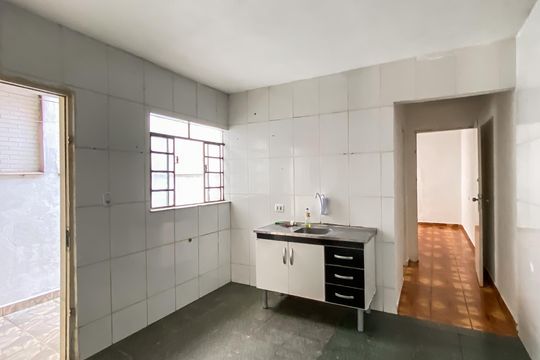 Cozinha  de casa para alugar com 1 quarto, 80m² em Jardim Santa Maria, São Paulo