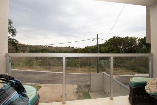 Sacada da Suíte 1 de casa de condomínio à venda com 3 quartos, 490m² em Sobradinho, Brasília