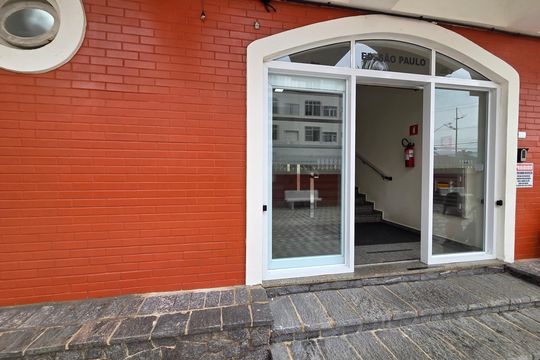 Fachada do bloco de apartamento para alugar com 2 quartos, 80m² em Nova Mirim, Praia Grande