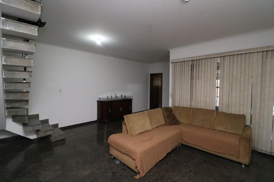 Casa à venda com 3 quartos, 170m² em Jardim Piqueroby, São Paulo