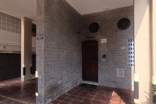 Área Comum - Entrada do Bloco de apartamento para alugar com 1 quarto, 39m² em José Menino, Santos