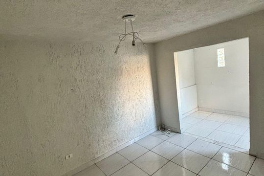Quarto de casa para alugar com 3 quartos, 100m² em Vila Sao Jose (Cidade Dutra), São Paulo