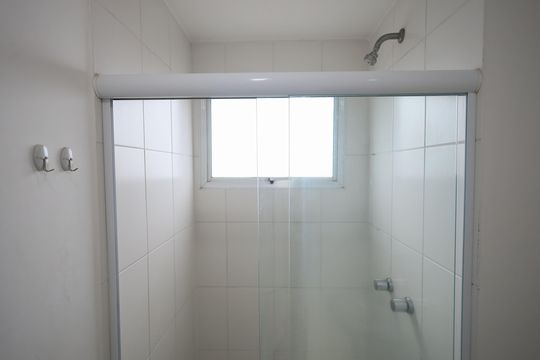 Banheiro de apartamento para alugar com 2 quartos, 46m² em Padroeira, Osasco