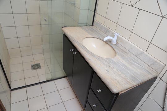 Banheiro - suite - Quarto 1 de apartamento para alugar com 3 quartos, 91m² em Setor Aeroporto, Goiânia