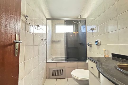 Banheiro suíte de apartamento para alugar com 3 quartos, 110m² em Trindade, Florianópolis