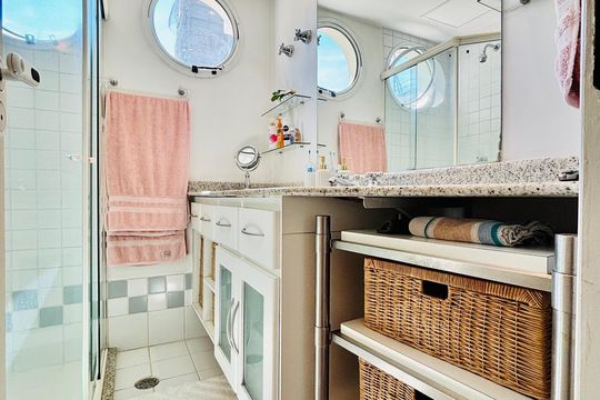 Banheiro  de apartamento à venda com 1 quarto, 55m² em A Industrial, Barueri