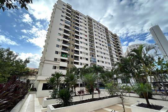 Fachada do bloco de apartamento para alugar com 2 quartos, 56m² em Del Castilho, Rio de Janeiro