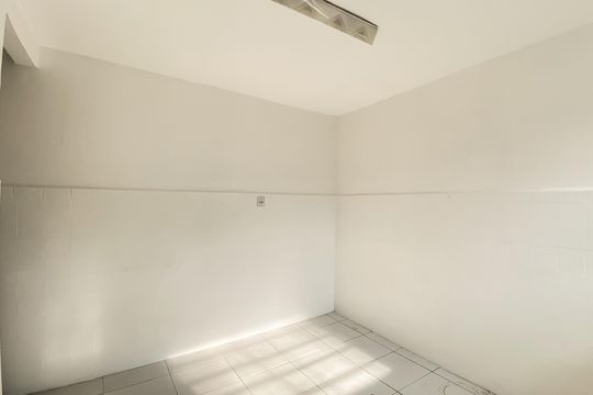 Cozinha  de casa para alugar com 1 quarto, 130m² em Vila Ré, São Paulo
