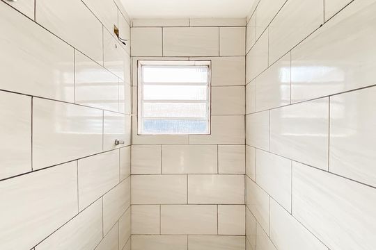 Banheiro de casa para alugar com 1 quarto, 130m² em Vila Ré, São Paulo