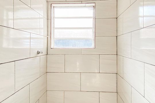 Banheiro  de casa para alugar com 1 quarto, 130m² em Vila Ré, São Paulo