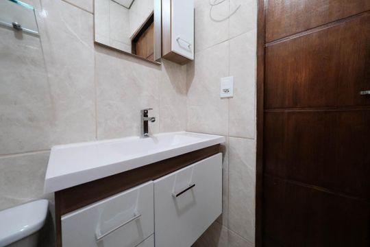 Banheiro de casa para alugar com 2 quartos, 60m² em Vila Paulistania, São Paulo