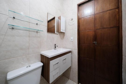 Banheiro de casa para alugar com 2 quartos, 60m² em Vila Paulistania, São Paulo