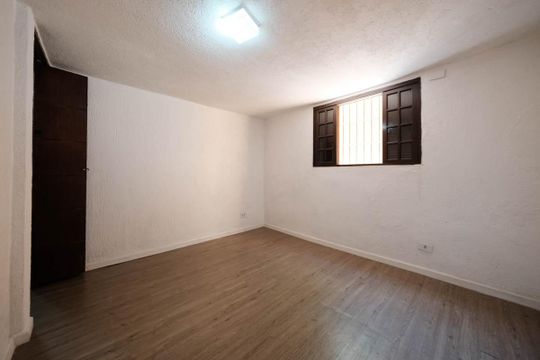 Quarto 1 de casa para alugar com 2 quartos, 60m² em Vila Paulistania, São Paulo