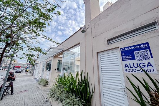 Fachada com Plaquinha de apartamento para alugar com 2 quartos, 46m² em Tatuapé, São Paulo