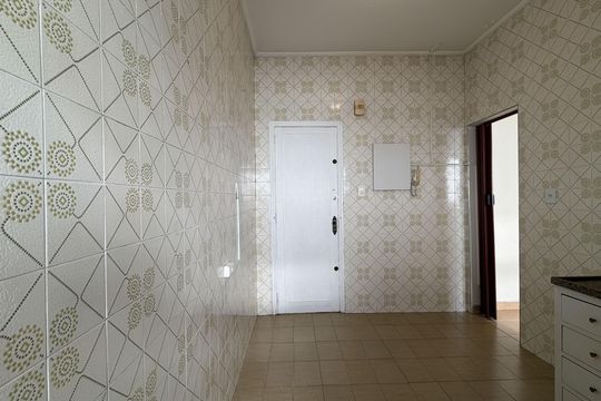 Cozinha e Área de Serviço de apartamento para alugar com 3 quartos, 90m² em Gonzaga, Santos