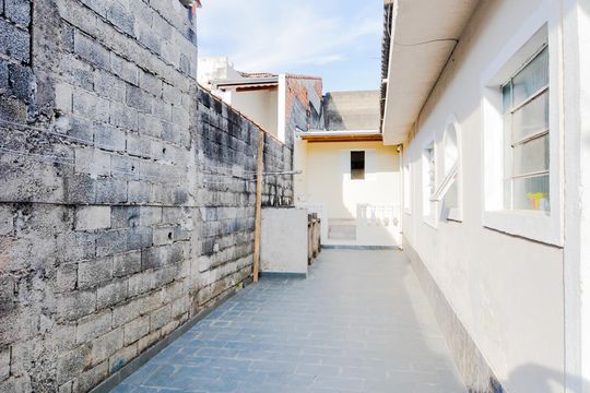 Entrada Social de casa para alugar com 1 quarto, 37m² em Jardim Jovaia, Guarulhos