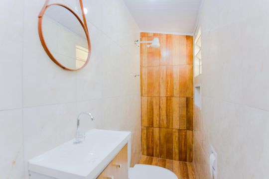 Banheiro de casa para alugar com 1 quarto, 37m² em Jardim Jovaia, Guarulhos