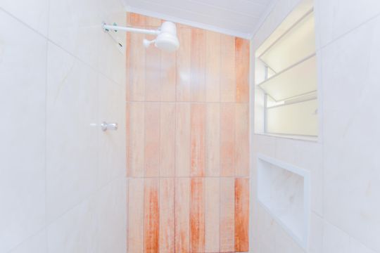 Banheiro de casa para alugar com 1 quarto, 37m² em Jardim Jovaia, Guarulhos