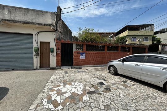 Fachada + placa de casa para alugar com 1 quarto, 45m² em Coelho Neto, Rio de Janeiro