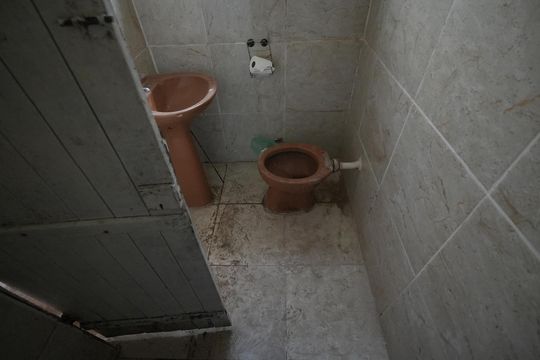 Banheiro Social de casa à venda com 1 quarto, 300m² em Jardim Santo Alberto, Santo André