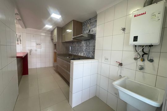 Cozinha e Área de Serviço de apartamento para alugar com 2 quartos, 75m² em Itararé, São Vicente