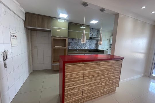 Cozinha de apartamento para alugar com 2 quartos, 75m² em Itararé, São Vicente