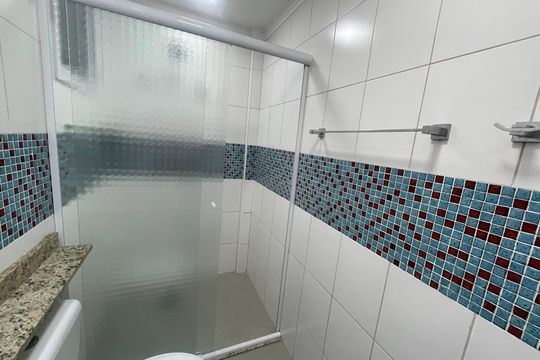 Banheiro 1 de apartamento para alugar com 2 quartos, 75m² em Itararé, São Vicente