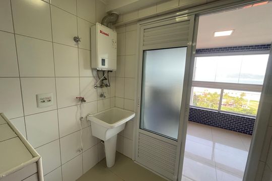 Cozinha e Área de Serviço de apartamento para alugar com 2 quartos, 75m² em Itararé, São Vicente