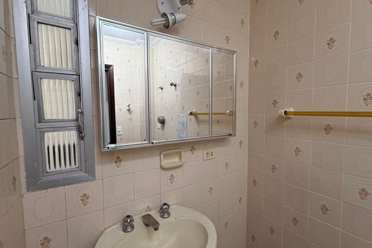 Banheiro Social de apartamento para alugar com 3 quartos, 72m² em Jardim Tejereba, Guarujá