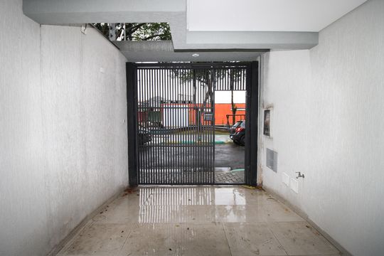 Garagem de casa à venda com 2 quartos, 73m² em Jardim Helena, São Paulo