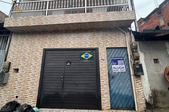Fachada de casa para alugar com 1 quarto, 80m² em Vila Lourdes, Ferraz de Vasconcelos