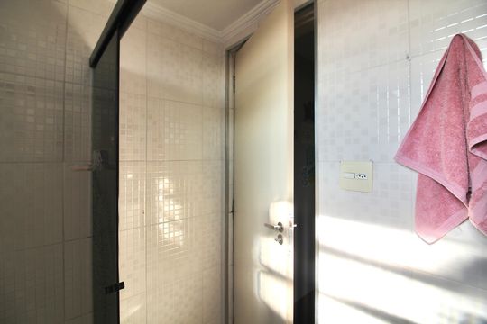 Banheiro de apartamento à venda com 2 quartos, 60m² em Jardim de Lorenzo, São Paulo