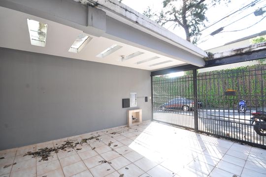 Garagem de casa para alugar com 3 quartos, 130m² em Vila Albertina, São Paulo