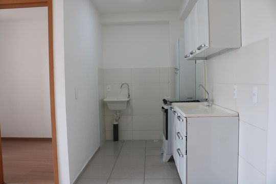 Cozinha de apartamento para alugar com 2 quartos, 38m² em Lapa de Baixo, São Paulo