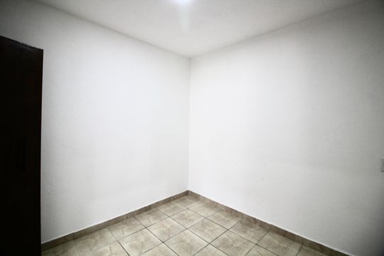 Quarto 1 de casa para alugar com 1 quarto, 50m² em Vila Dalila, São Paulo