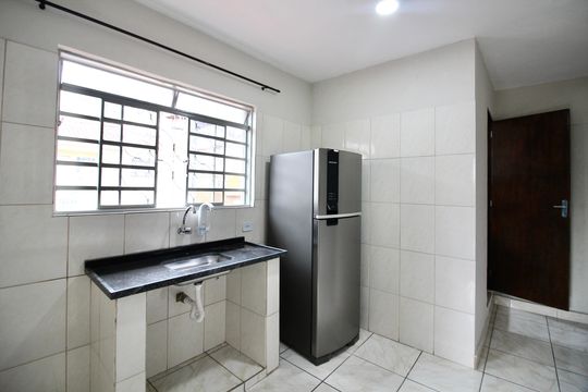 Cozinha de casa para alugar com 1 quarto, 50m² em Vila Dalila, São Paulo