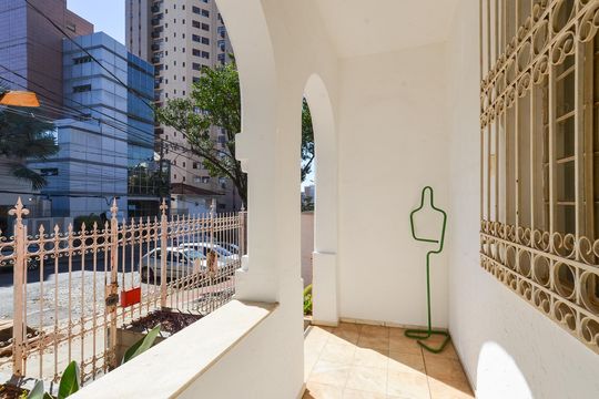 Entrada de casa à venda com 5 quartos, 213m² em Barro Preto, Belo Horizonte