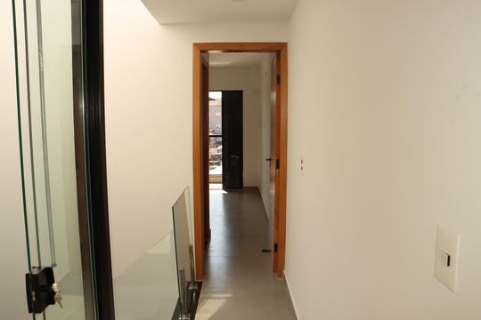 Corredor de casa para alugar com 3 quartos, 169m² em Parque Paineiras, São Paulo