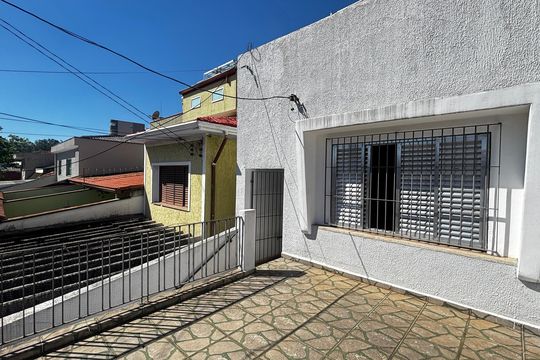 Quintal de casa para alugar com 1 quarto, 100m² em Santa Terezinha, Santo André