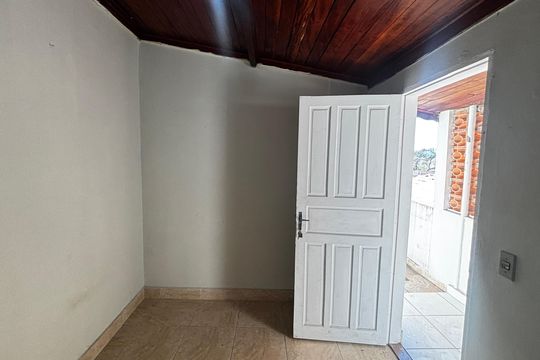 Quarto de Apoio Area de Serviço de casa para alugar com 1 quarto, 100m² em Santa Terezinha, Santo André