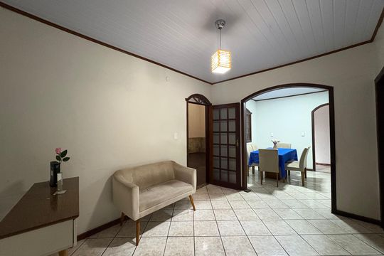 Casa para alugar com 3 quartos, 330m² em Flávio Marques Lisboa, Belo Horizonte